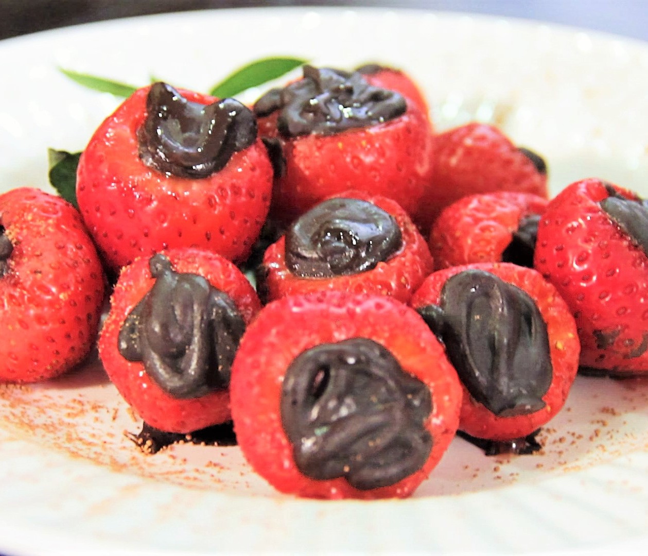 Chocolate Filled Stawberries (V)